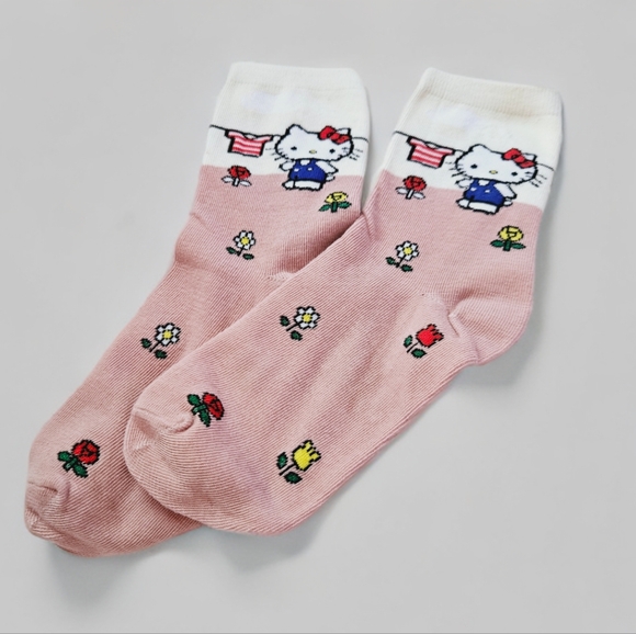 SANRIO 2022 Hello Kitty Socks - Picture 2 of 4